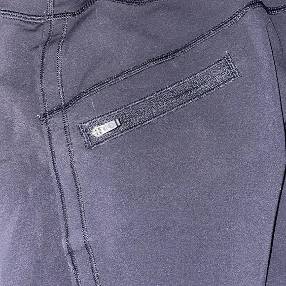 Lululemon athletica size 4 black crop leggings side zip pocket tulip hem capri - Picture 8 of 10